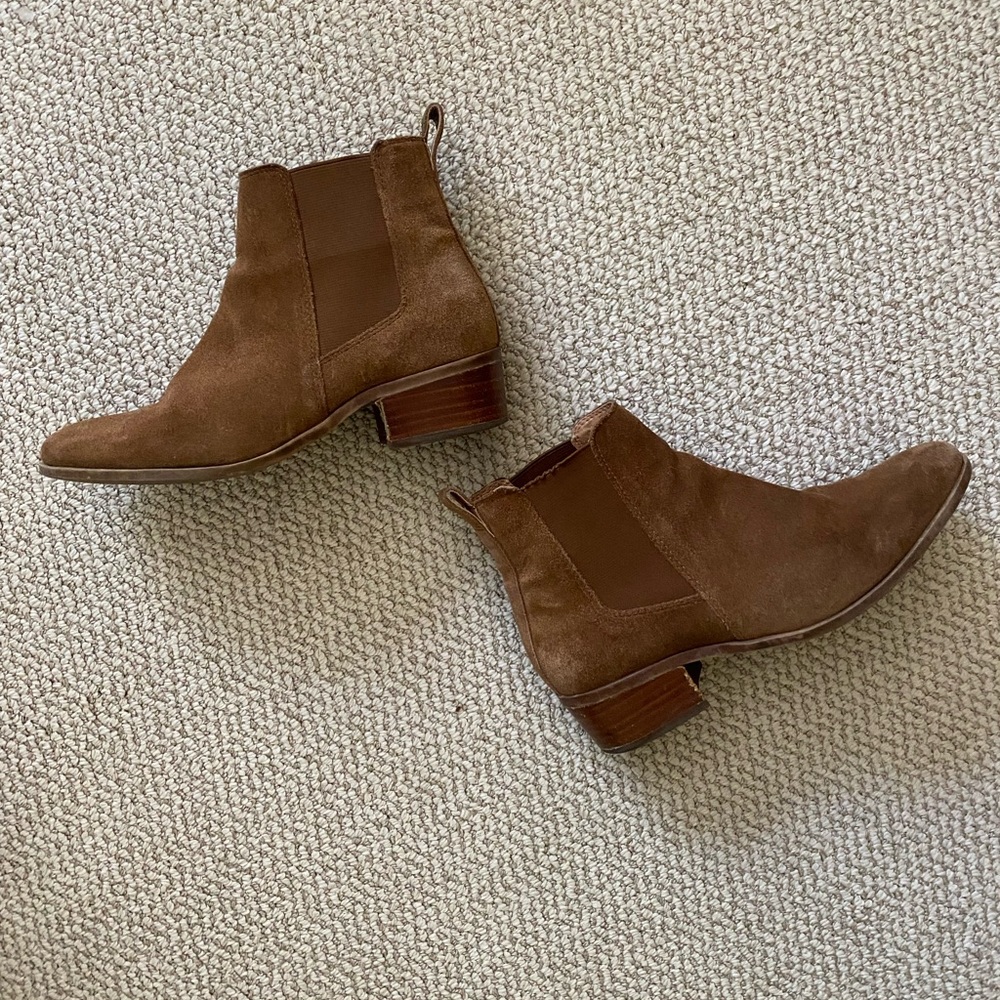 Steve Madden. Brown Suede Booties. Size 7.5